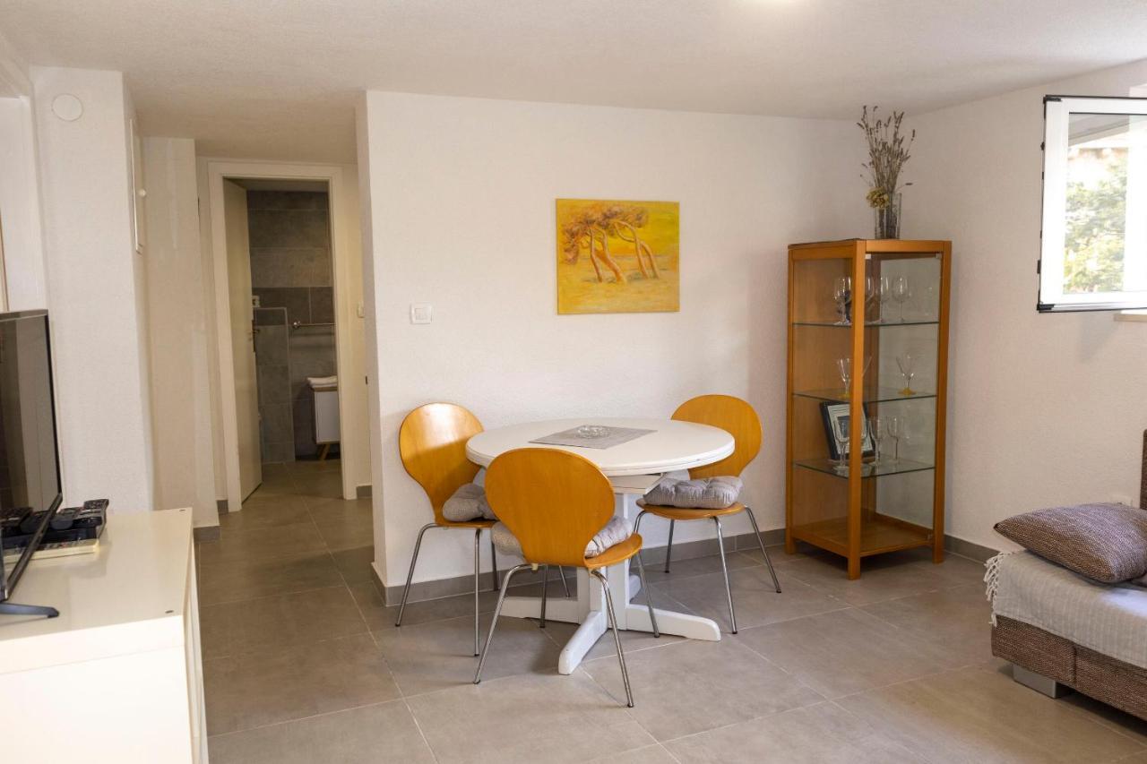 Apartments Ivanka Supetar Bagian luar foto
