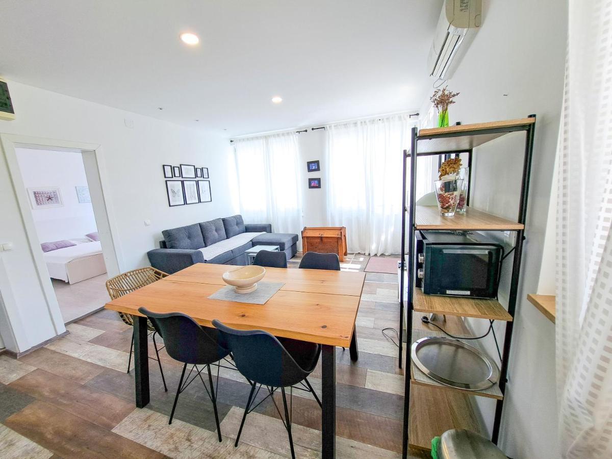 Apartments Ivanka Supetar Bagian luar foto