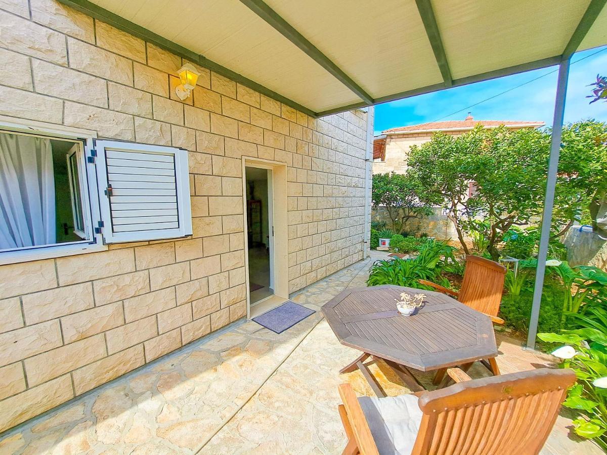 Apartments Ivanka Supetar Bagian luar foto
